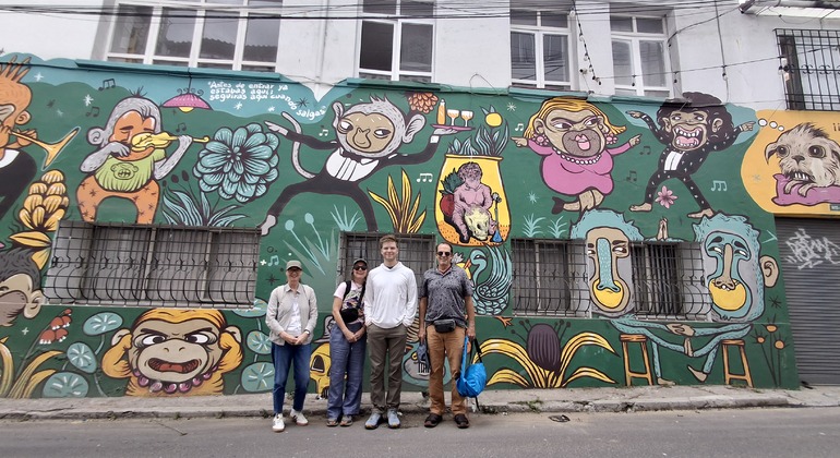 Tour gratuito di Quito: arte di strada e sapori della Quito moderna Fornito da Kunakkuna Experiences