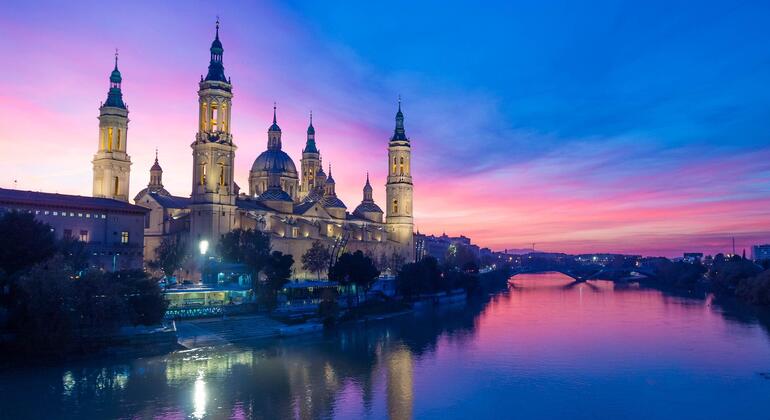 Free Monumental Tour of Zaragoza Provided by Paraguas Rojos