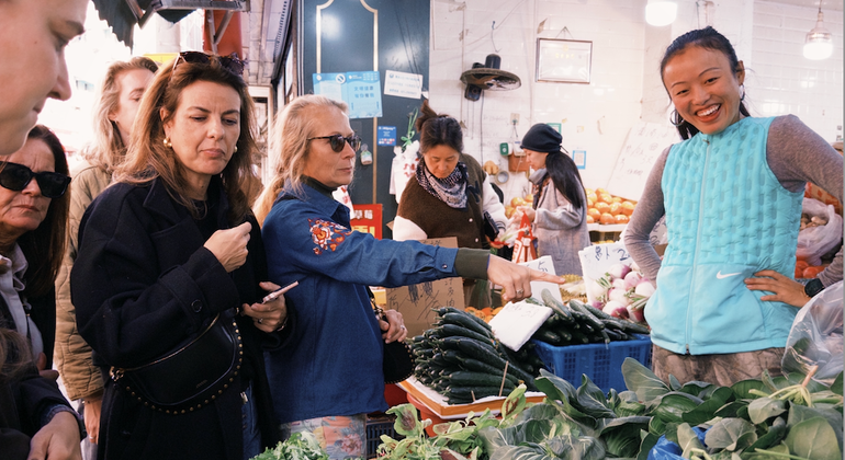 Tour gastronomico gratuito e gemme nascoste locali nel centro di Shanghai, China