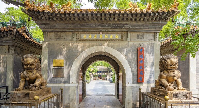 Visite gratuite du cœur révolutionnaire de Pékin Fournie par April