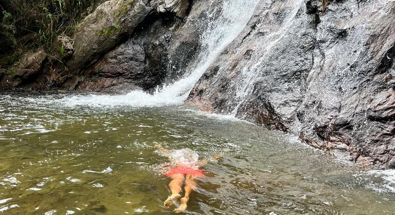 conexion-natural-yoga-senderismo-cascada-es-1