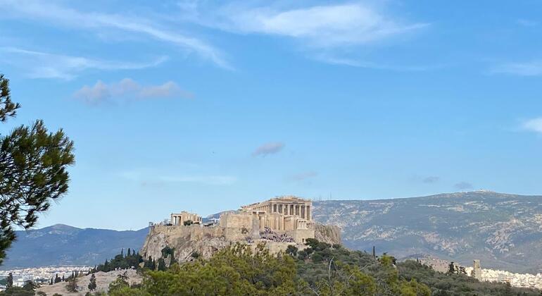 Tour gratuito della città: Miti ed eroi e le vibrazioni di Atene  Fornito da MYTHOS WALKS ATHENS