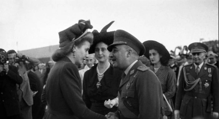 Tour de la Dictadura Franquista: ETA-OTAN-ONU & Constitución Española. España — #7