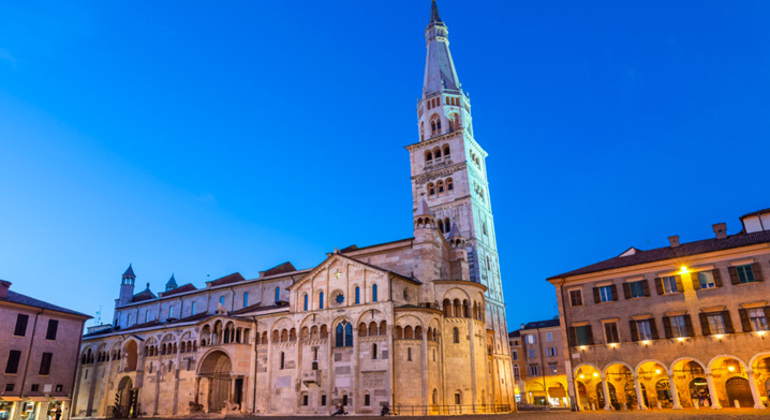 Modena Free Tour : una Passeggiata tra Arte e Leggende, Italy