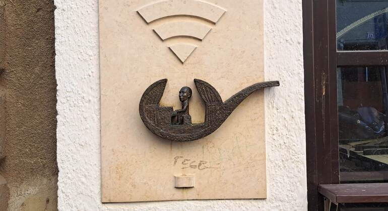 free-jewish-quarter-tour-history-street-art-ruin-bars-es-9