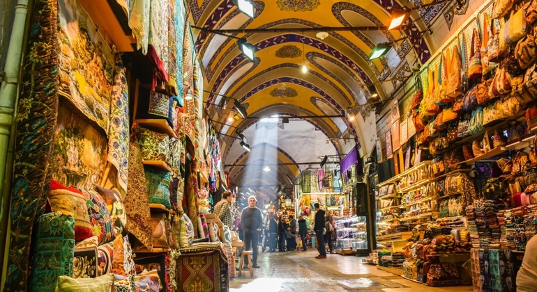 Visita gratuita à Mesquita de Suleymaniye e ao Grande Bazar de Istambul Organizado por walkytalky