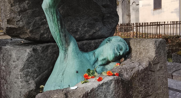 New Year Special: Père Lachaise Cemetery Historical Free Tour Paris Provided by Princeformatif Tours