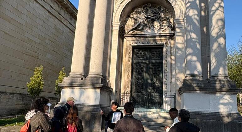 free-tour-of-pere-lachaise-cemetery-es-12