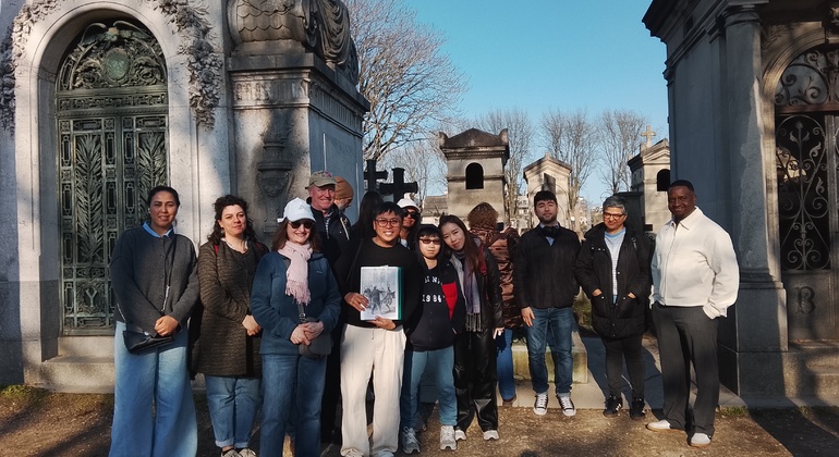 free-tour-of-pere-lachaise-cemetery-es-11