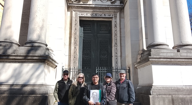 free-tour-of-pere-lachaise-cemetery-es-13