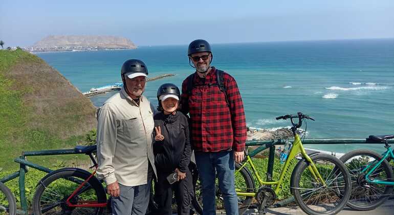 Excursion à bicyclette à Morro Solar avec guide local Fournie par Juan