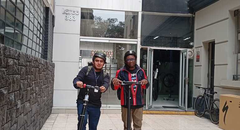 Exploration urbaine en scooter : visite de Miraflores Fournie par Juan