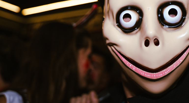 halloween-pub-crawl-bars-clubs-scary-games-drinks-es-2