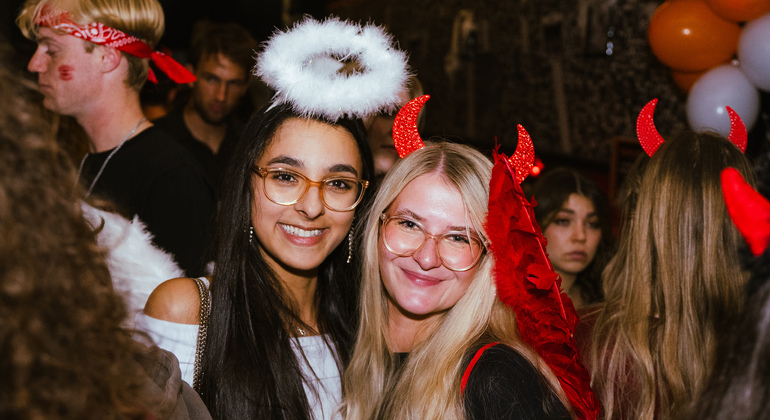 halloween-pub-crawl-bars-clubs-scary-games-drinks-es-5