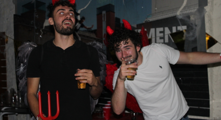 halloween-pub-crawl-bars-clubs-scary-games-drinks-es-6