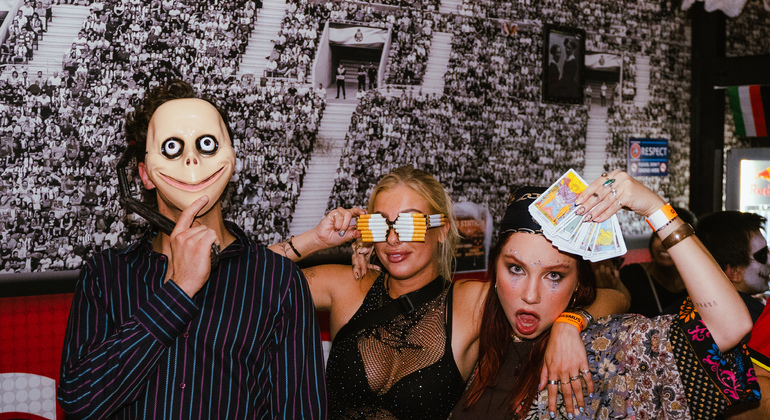 halloween-pub-crawl-bars-clubs-scary-games-drinks-es-7