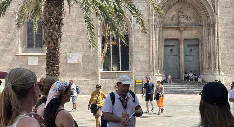 valencia-by-bike-city-of-arts-old-town-market-es-6
