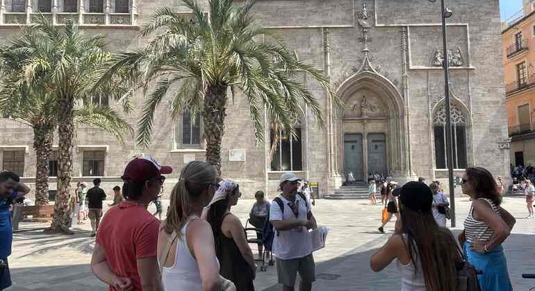 valencia-by-bike-city-of-arts-old-town-market-es-7