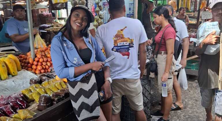 Tour gastronómico em Cartagena: Comida de rua com um local Organizado por HAYTANA AVES DE COLOMBIA