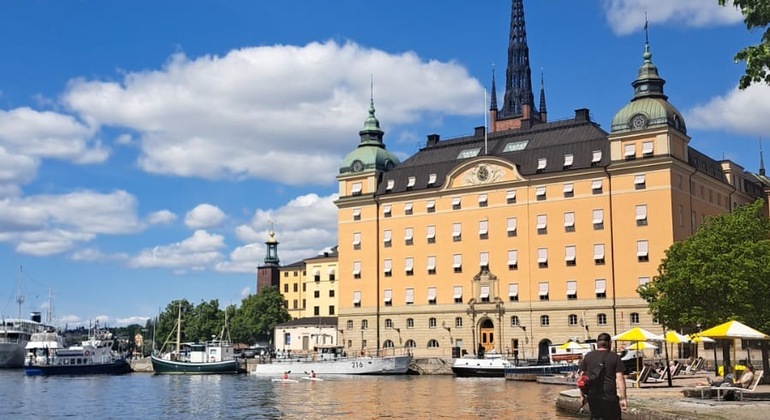 discover-gamla-stan-stockholms-old-town-walking-tour-es-2