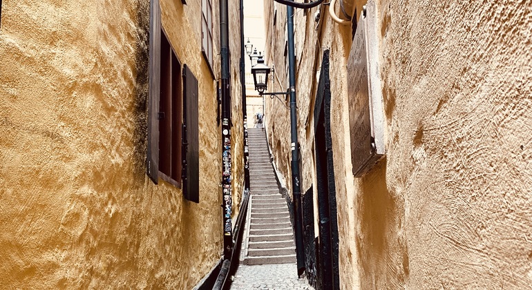 discover-gamla-stan-stockholms-old-town-walking-tour-es-3