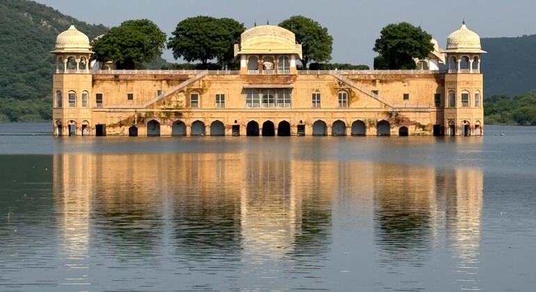 Visite las Maravillas de la Ciudad Rosa: Visita Guiada Completa en Coche India — #2