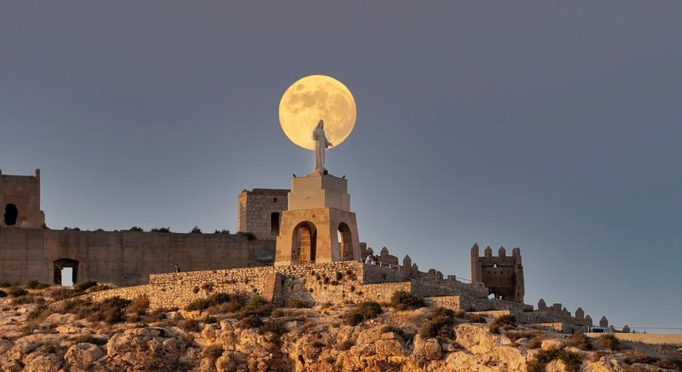 Almería de Noche: Paseo de Leyendas y Misterios