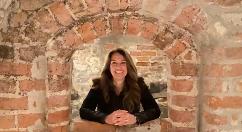 Stockholm Old Town Walking Tour with Poster Gift Provided by Gamla Stan Sightseeing