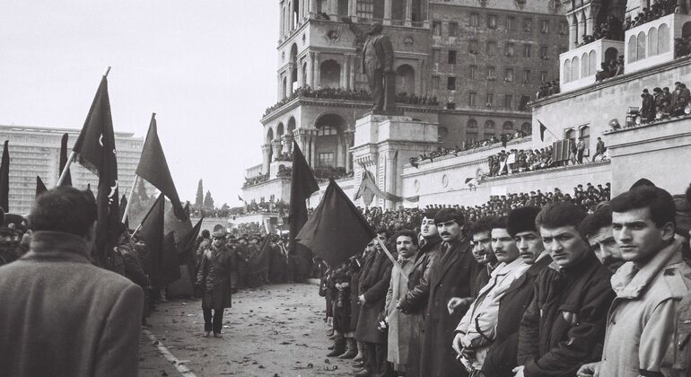 Entdecken Sie Bakus Reise von der Vergangenheit in die Gegenwart Bereitgestellt von Noor