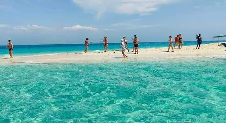 Safari Blue Abenteuer: Das Dorf Fumba erkunden Bereitgestellt von Saidy