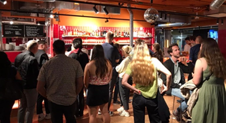 london-calling-the-shots-pints-pubs-good-times-es-2