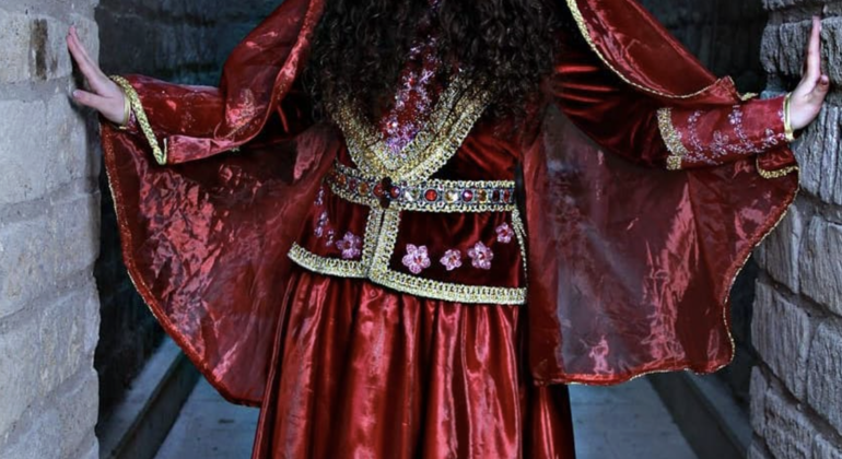 Old City of Baku Photo Walk in Traditional Azerbaijani Costume Azerbaijan — #6