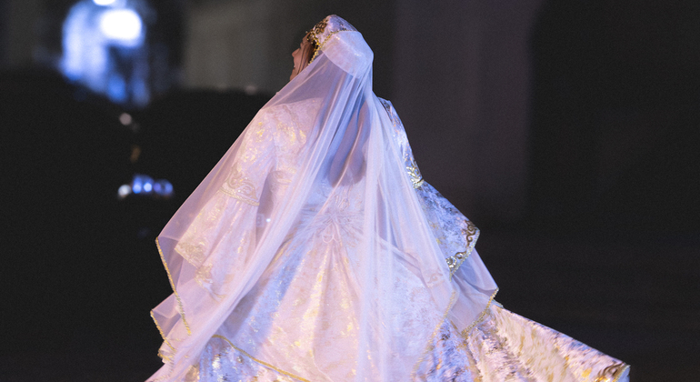 Old City of Baku Photo Walk in Traditional Azerbaijani Costume Azerbaijan — #8