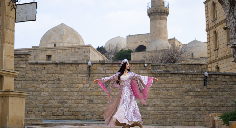 Baku: Old City Photoshoot With Traditional Colorful Costumes  Azerbaijan &mdash; #5