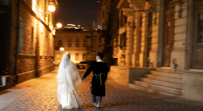 Old City of Baku Photo Walk in Traditional Azerbaijani Costume Azerbaijan — #9