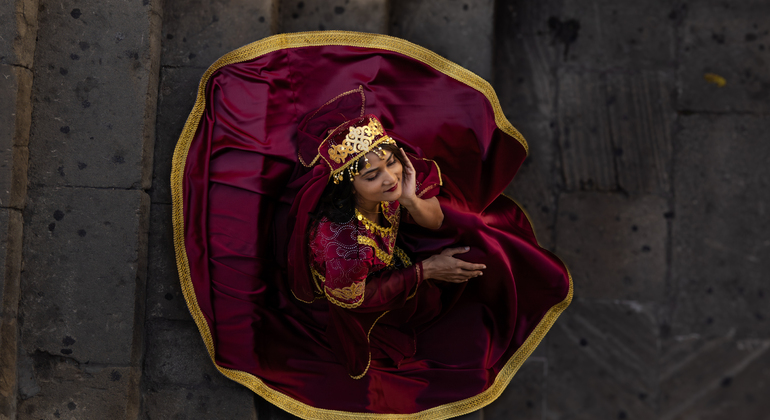 Baku: Old City Photoshoot With Traditional Colorful Costumes  Azerbaijan &mdash; #6