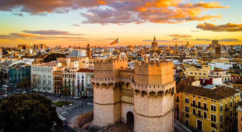 essential-walking-tour-of-valencia-lonja-de-la-seda-silk-exchange-en-4