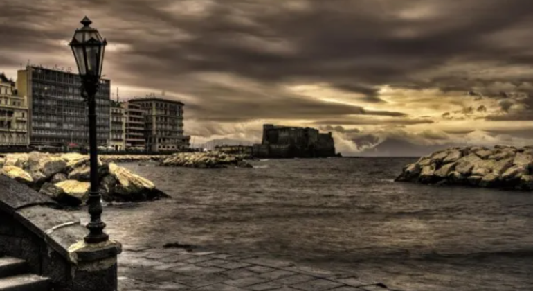 Castel del Ovo,Paseo Maritimo,Barrio Santa Lucia, Mirador Pizzofalcone Italien &mdash; #8