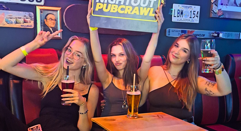 Visita a um bar em Gdańsk com Karaoke Organizado por Night Out Pub Crawl