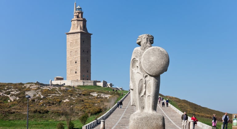 Free Tour La Coruña: Parque Escultórico en la Torre de Hércules