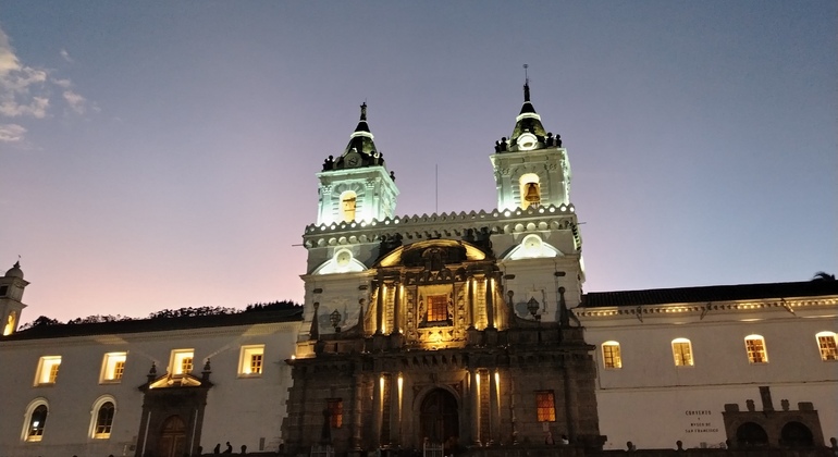 Quito de Noche: Techos, Atardeceres, Iglesias y Relatos Indígenas Operado por Rasu Tour Guide