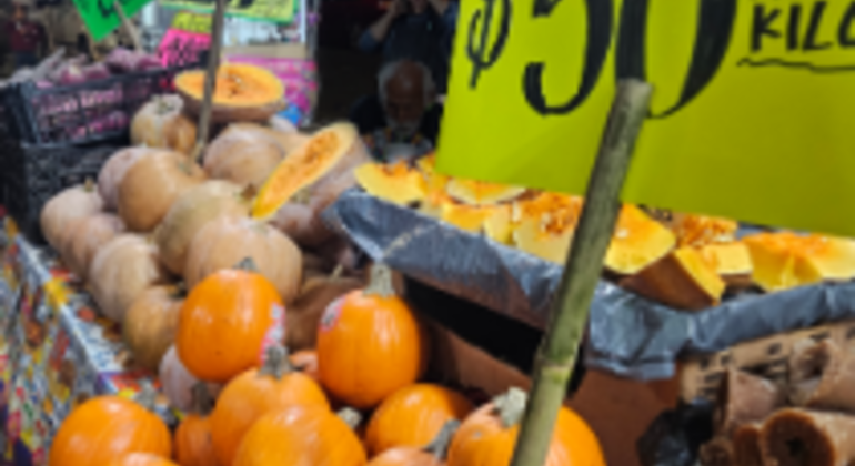 dia-de-muertos-en-mercado-cdmx-es-1