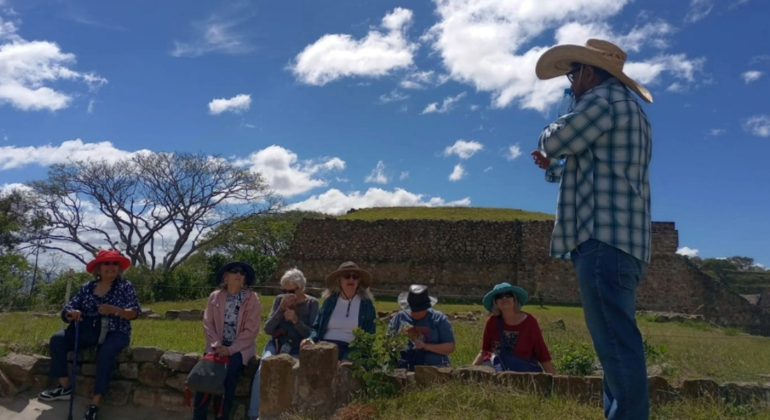 Paseo gratuito por Monte Albán