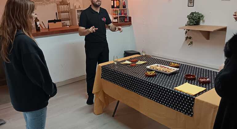 Sevilla: Besichtigung, Unterricht, traditionelles Essen und Flamenco-Show Bereitgestellt von FLAMENCO POR UN DIA