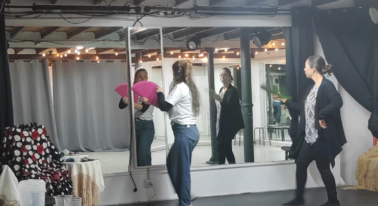 Sevilla: Besichtigung, Unterricht, traditionelles Essen und Flamenco-Show Spanien — #25