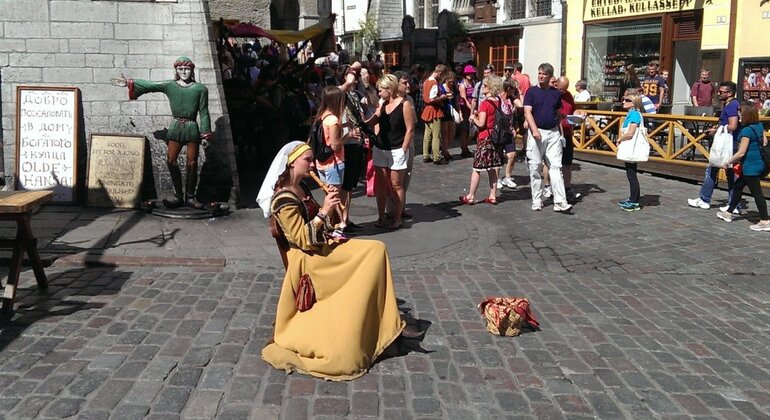 Tour della storia e delle leggende della città vecchia di Tallinn Estonia — #4