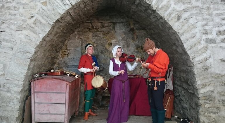 Tour della storia e delle leggende della città vecchia di Tallinn Estonia — #5