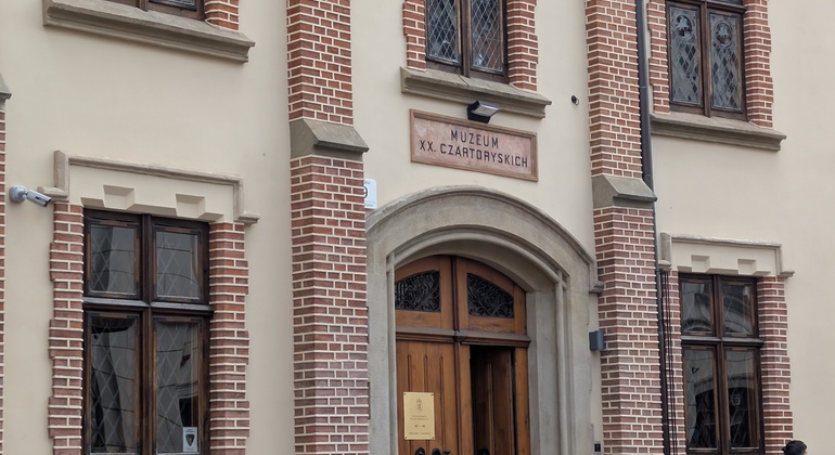 krakow-unlocked-a-storytellers-walk-through-the-royal-city-en-3