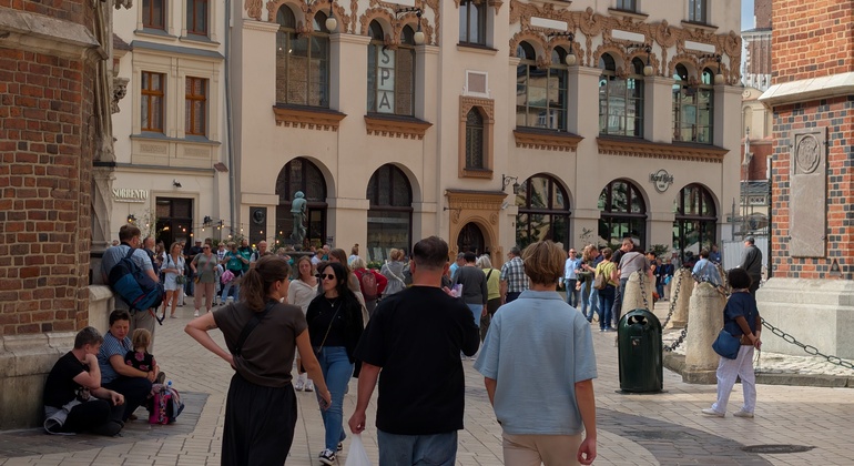 krakow-unlocked-a-storytellers-walk-through-the-royal-city-en-4