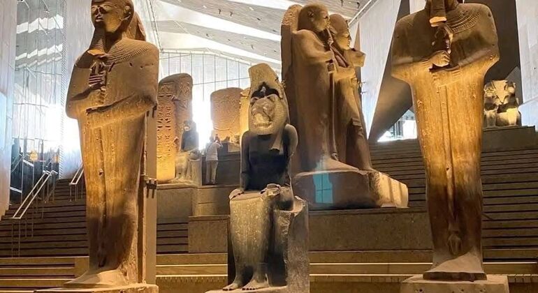 Hurghada zum Großen Ägyptischen Museum und den Pyramiden von Gizeh mit Mittagessen und Führer Bereitgestellt von Tarek
